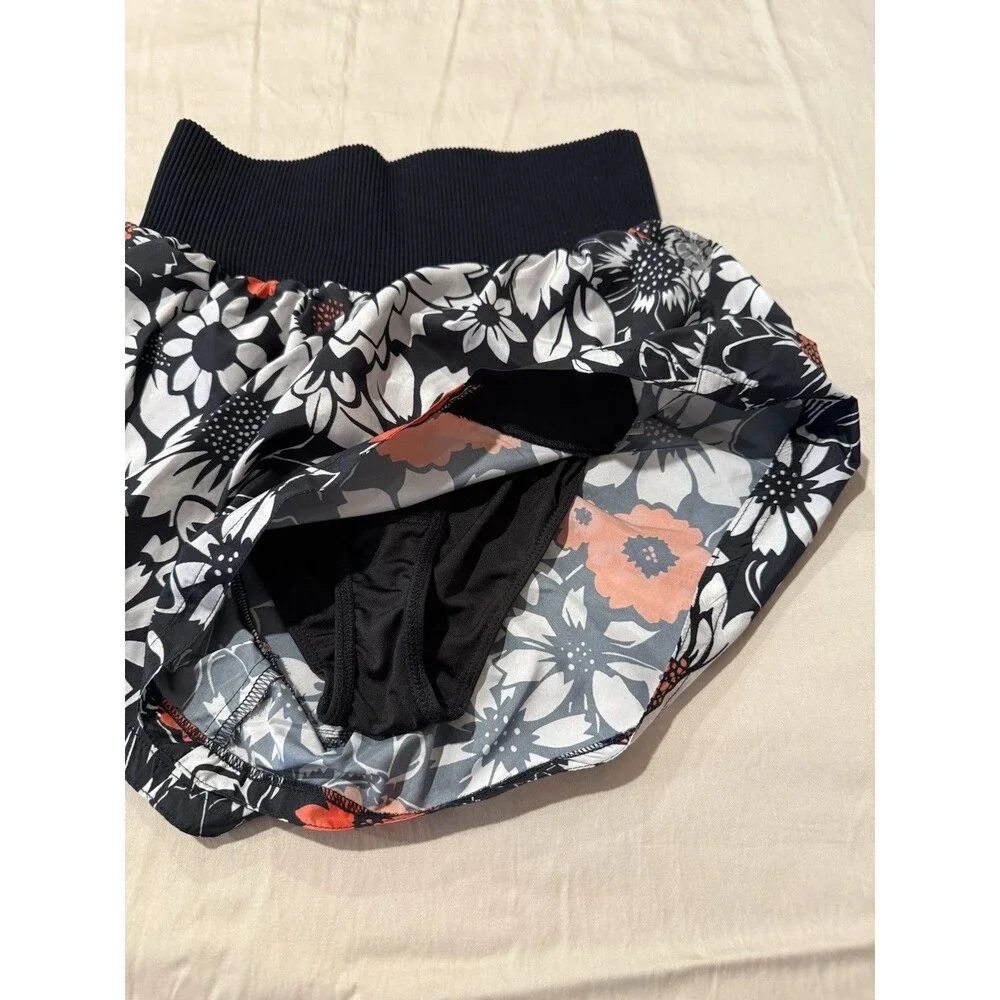 Free People Movement Women's Carpe Diem Size Small Tuxedo Floral Shorts